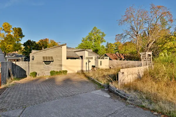 149 S Keene Way, Medford, OR 97504