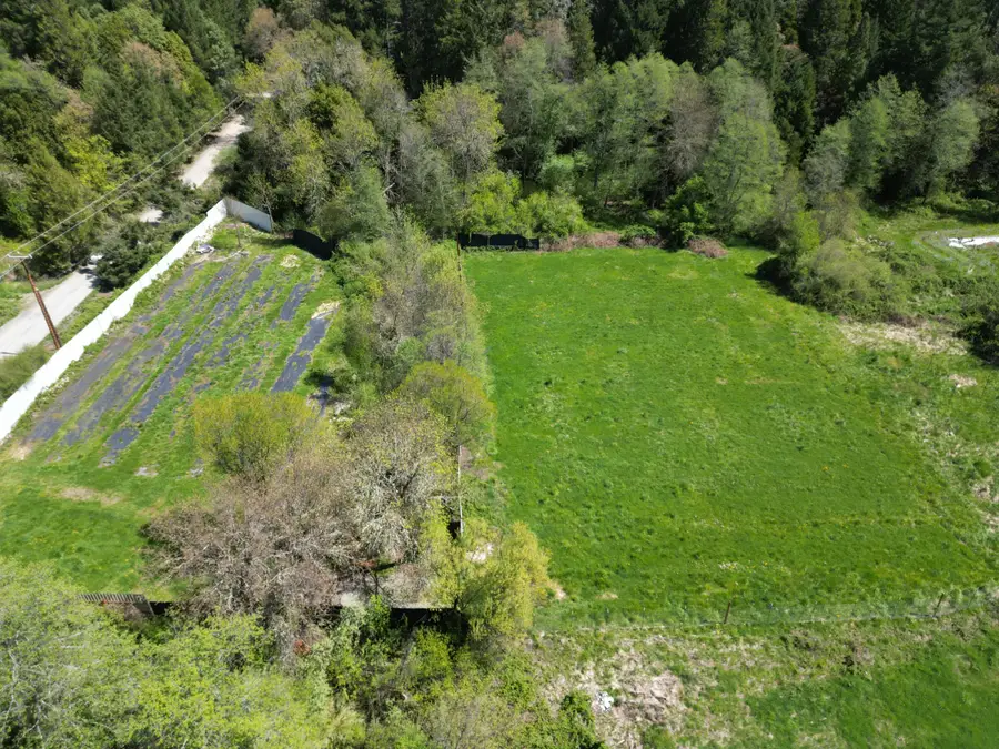 385 Beaver Meadow, Cave Junction, OR 97523 - Image #2