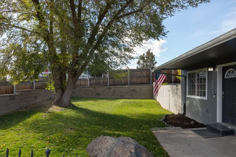 2651 SW Glacier Avenue, Redmond, OR 97756 - Image #2