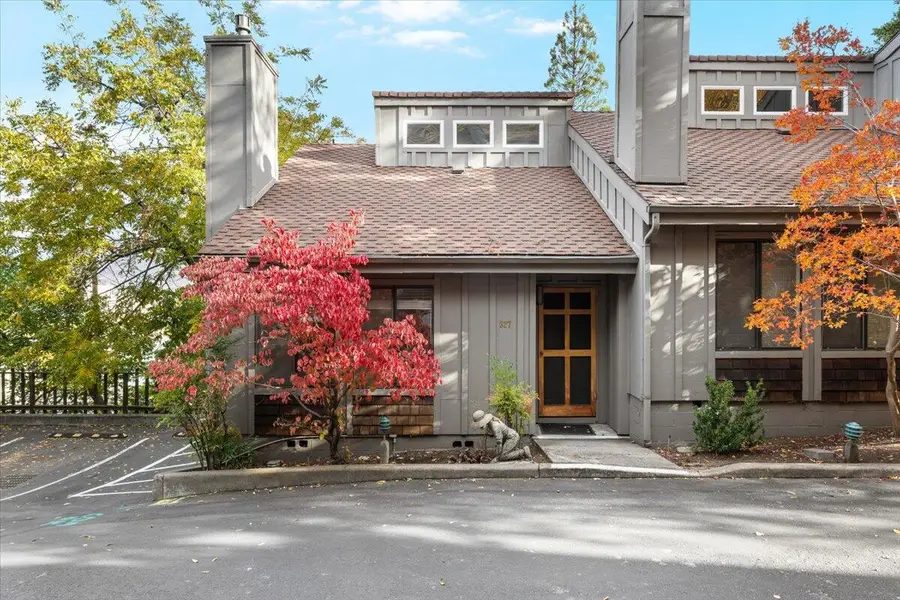 327 Ravenwood, Ashland, OR 97520 - Image #3