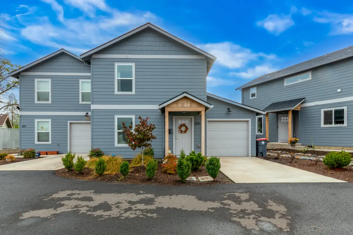 205 Dano, Phoenix, OR 97535 - Image #1