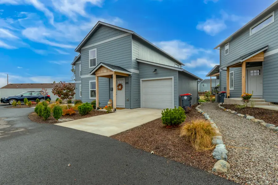 205 Dano, Phoenix, OR 97535 - Image #2