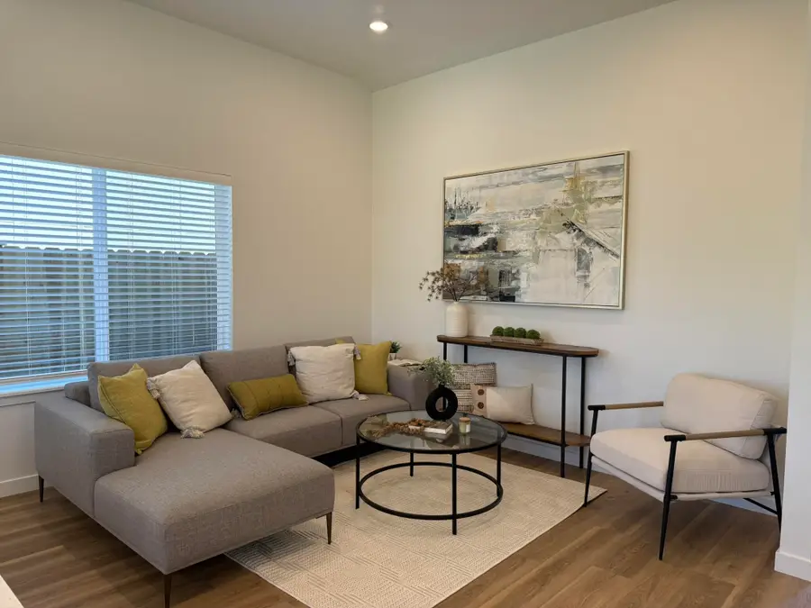 702 NE Rickenbacker, Madras, OR 97741 - Image #3