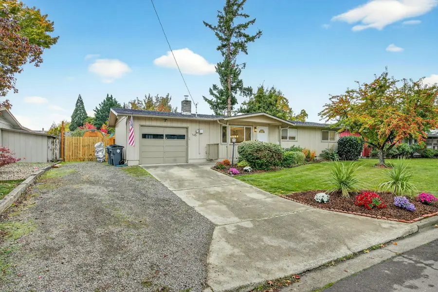 745 Herman, Medford, OR 97501 - Image #2