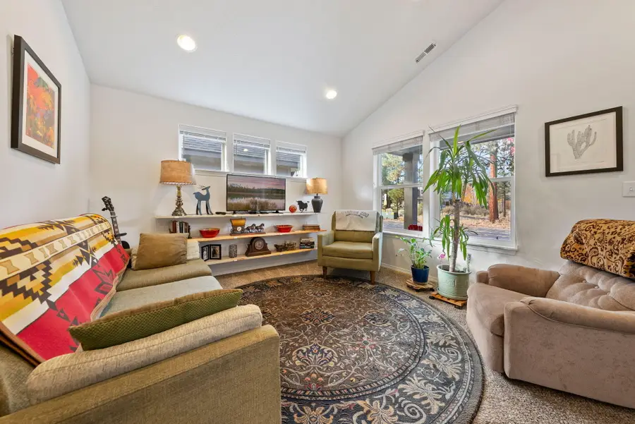 928 N Trinity Way, Sisters, OR 97759 - Image #2