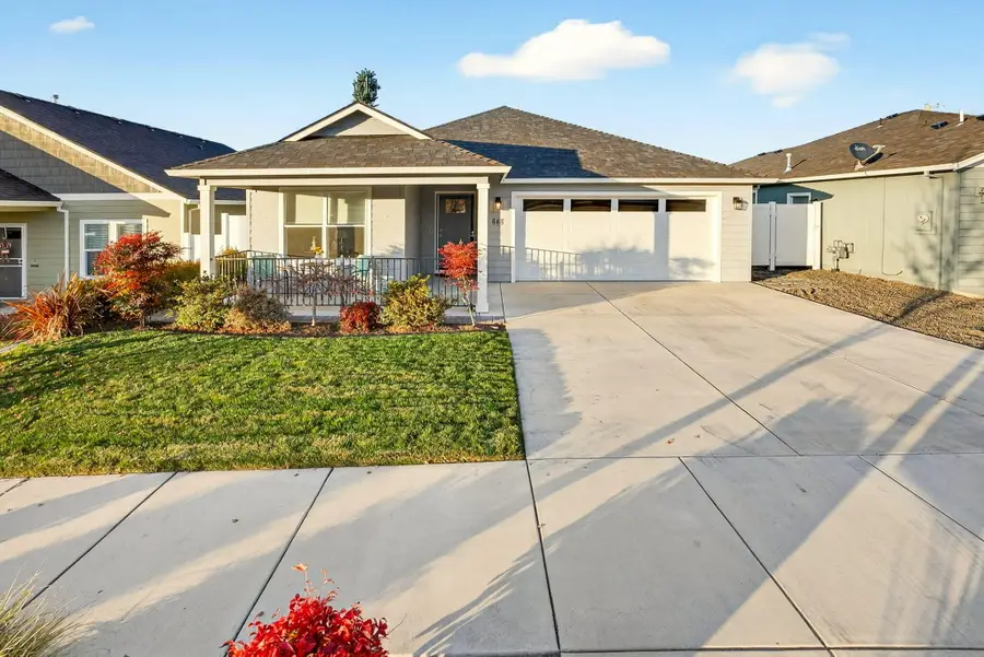 648 Nobility, Medford, OR 97501 - Image #2