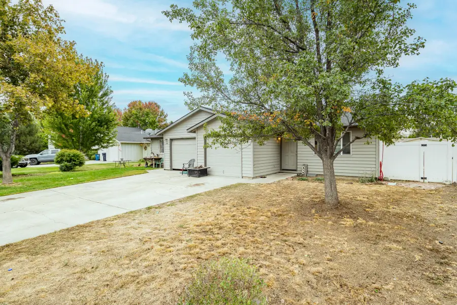 2454 SW Wickiup, Redmond, OR 97756 - Image #2