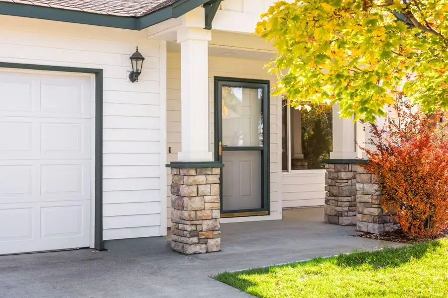 2056 NW 19th Place, Redmond, OR 97756 - Image #2