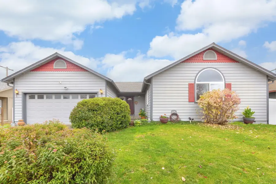 1061 Rainwood, Grants Pass, OR 97527 - Image #3