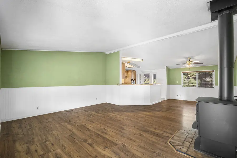 15990 Falcon, La Pine, OR 97739 - Image #2