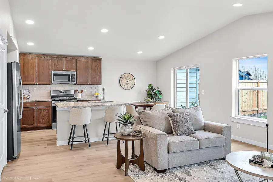 1806 Dragon Tail, Medford, OR 97504 - Image #2