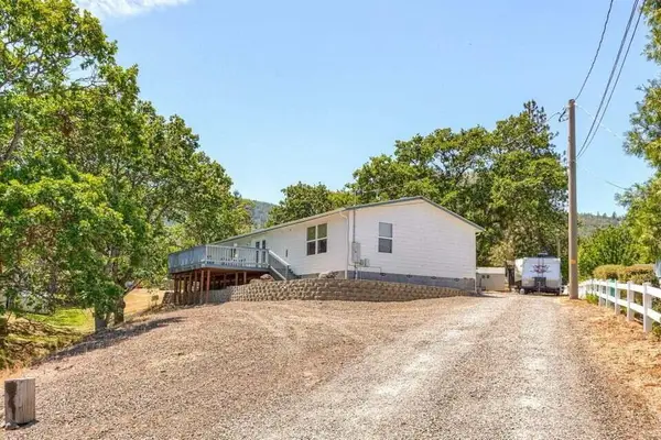 240 Mobile, Ashland, OR 97520