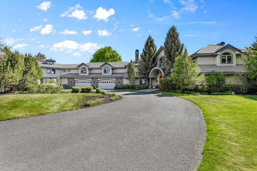 67480 Cloverdale Road, Bend, OR 97703 - Image #2