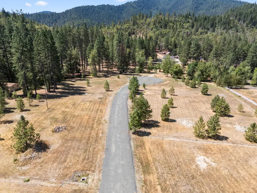 253 Deruyte, Rogue River, OR 97537 - Image #2