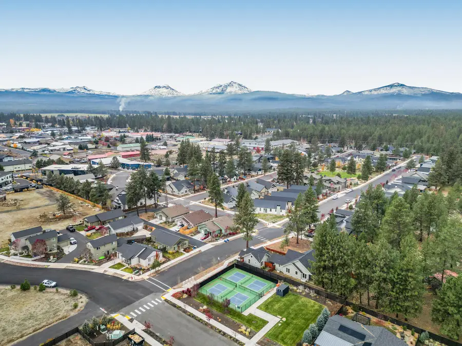 110 W Heising, Sisters, OR 97759 - Image #3