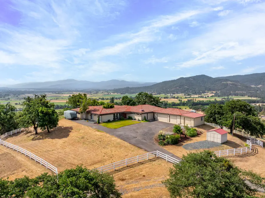 6048 Tolo, Central Point, OR 97502 - Image #2