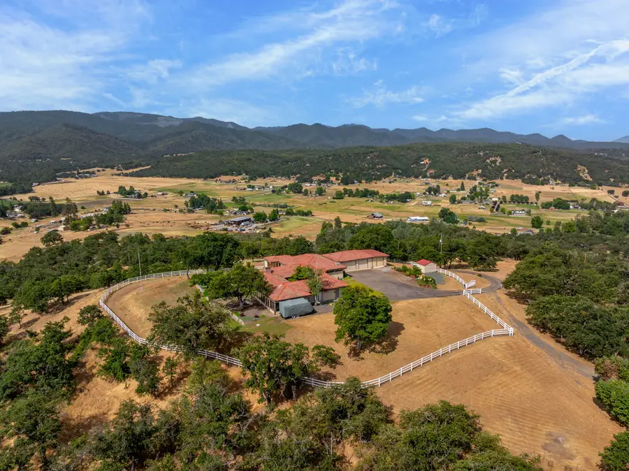 6048 Tolo, Central Point, OR 97502 - Image #3