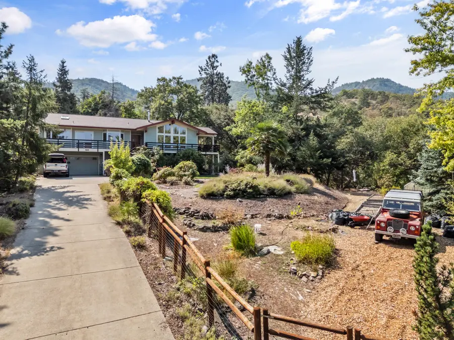 585 Nyla, Ashland, OR 97520 - Image #2