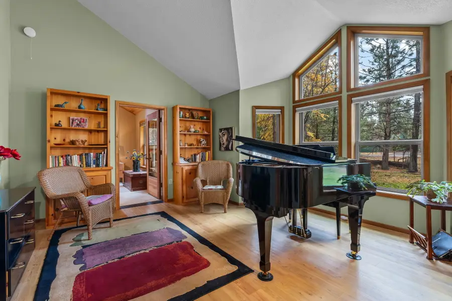 14860 Checkrein, Sisters, OR 97759 - Image #3