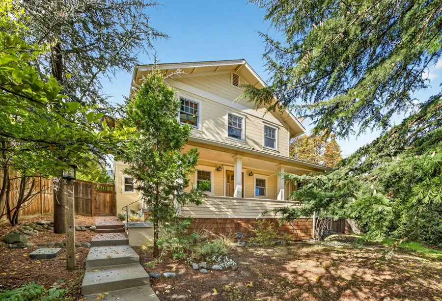 219 Meade, Ashland, OR 97520 - Image #2