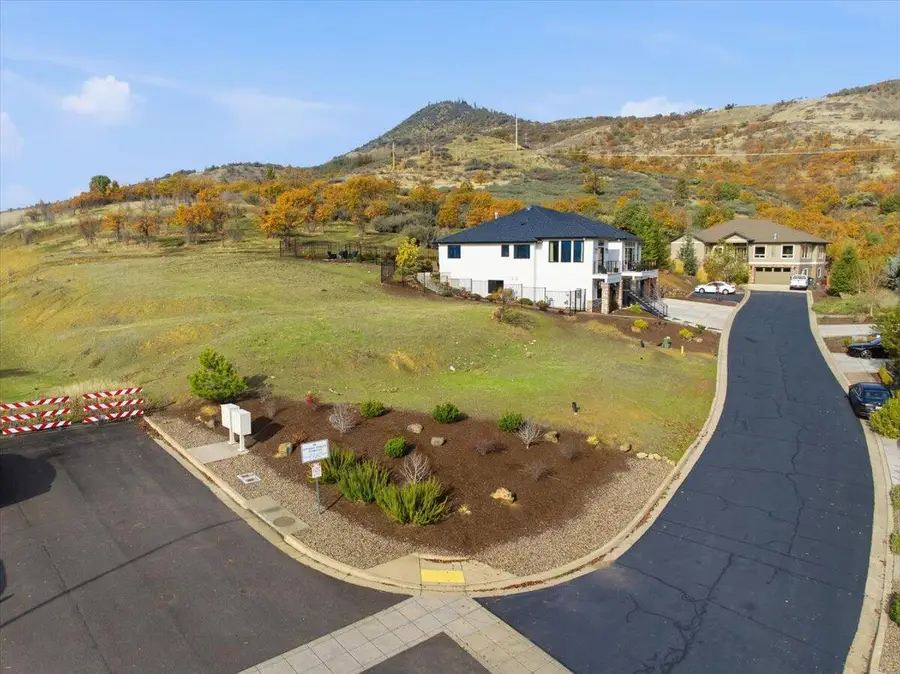 5726 Cherry, Medford, OR 97504 - Image #3