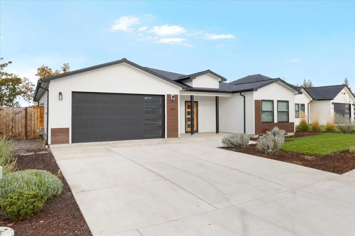 429 Arrowhead Trail, Eagle Point, OR 97524 - Image #1