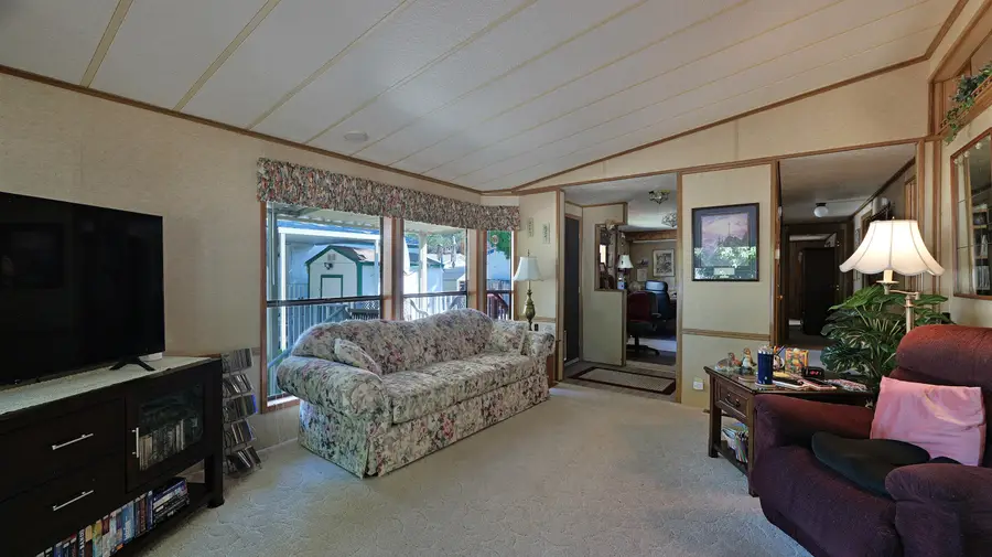 21 Brophy Way #UNIT 17, Shady Cove, OR 97539 - Image #3