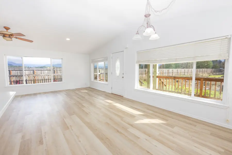 212 Martin, Cave Junction, OR 97523 - Image #3