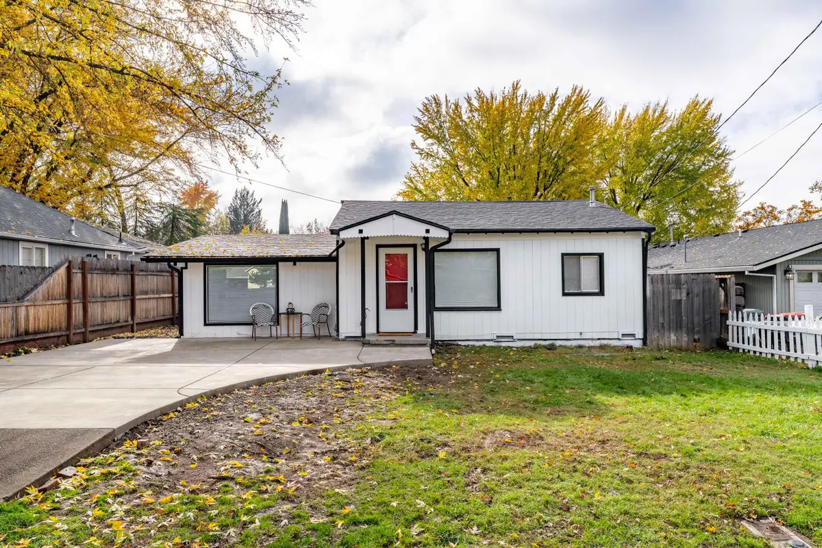 2080 College Way, Medford, OR 97504 - Image #1