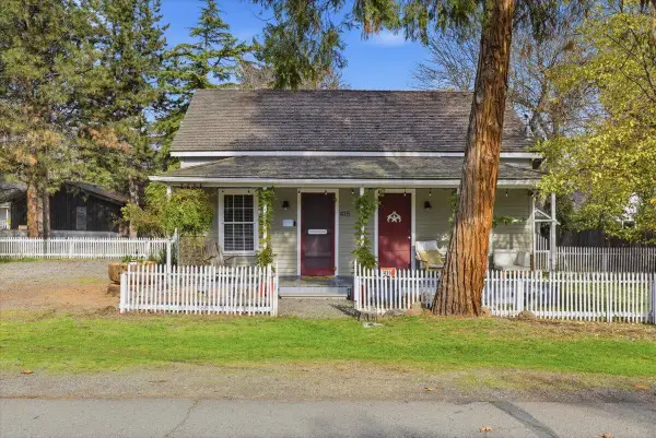 415 E C, Jacksonville, OR 97530