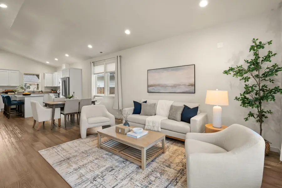 212 Willow, Talent, OR 97540 - Image #2