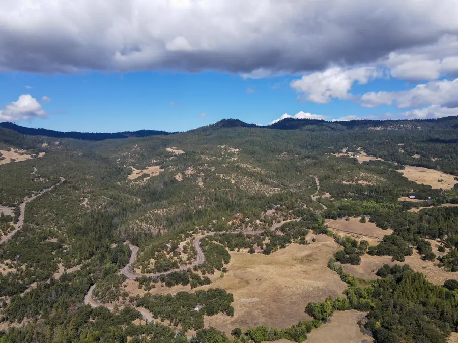 639 Cove Road, Ashland, OR 97520 - Image #2