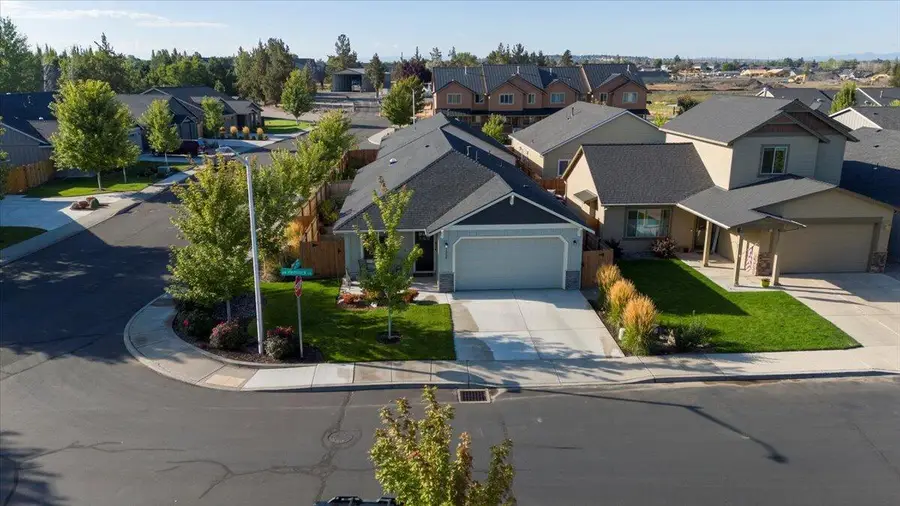 2920 NW Hemlock Lane, Redmond, OR 97756 - Image #2