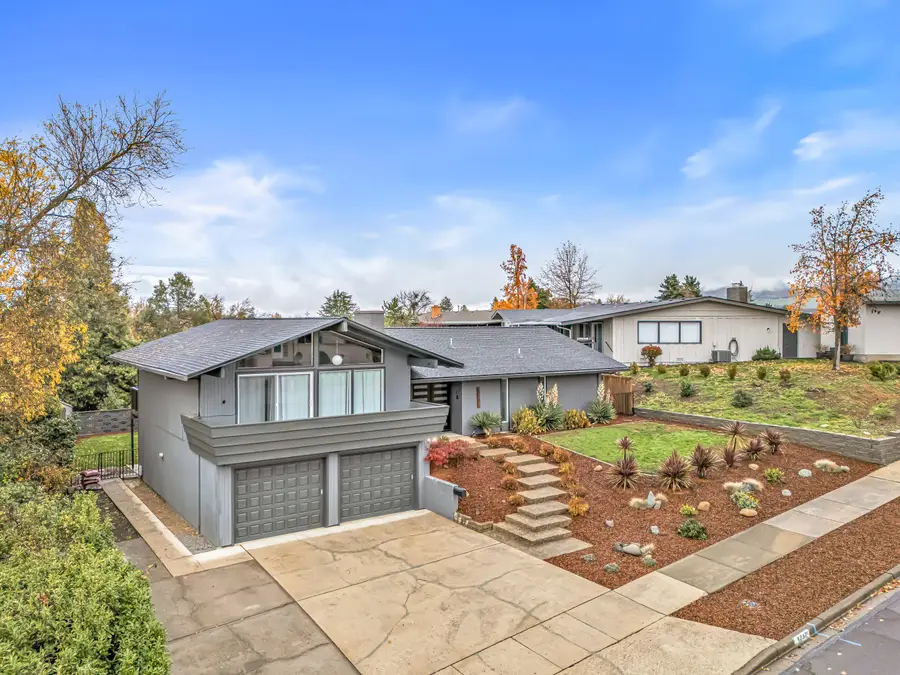 1737 Hybiscus Street, Medford, OR 97504 - #2