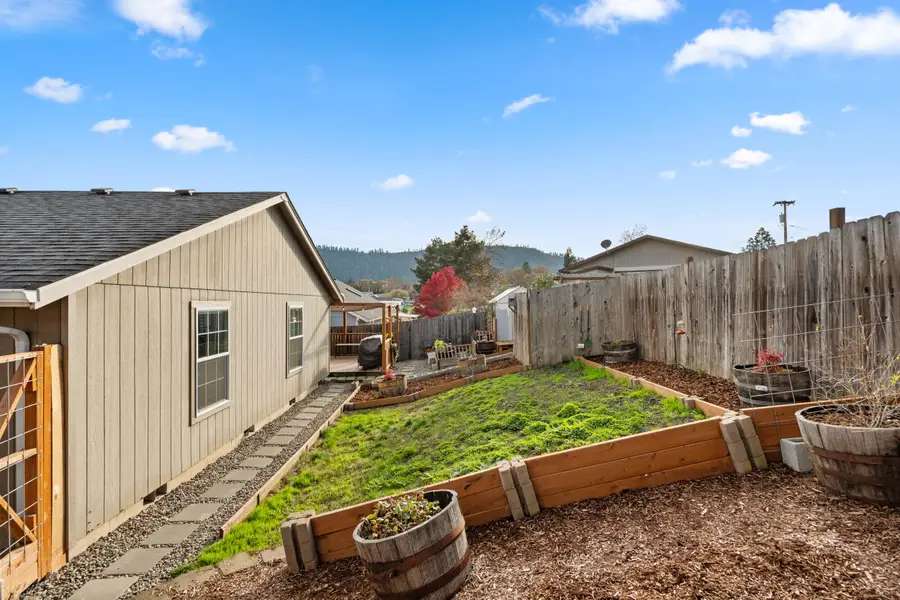 380 Sunnyside Drive, Winston, OR 97496 - #2