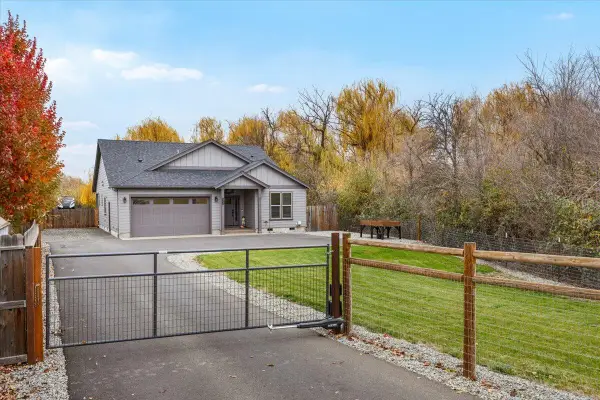 3285 Springbrook, Medford, OR 97504