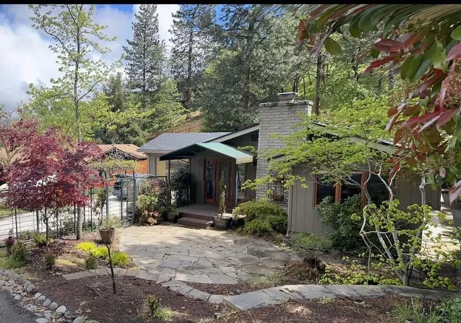 802 Beach, Ashland, OR 97520 - Image #2