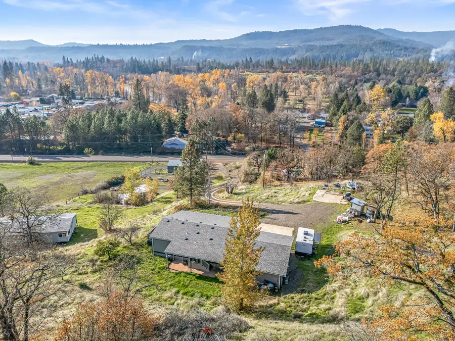 20400 Highway 62, Shady Cove, OR 97539 - Image #3