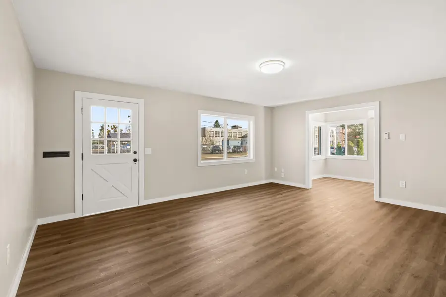 933 Dakota, Medford, OR 97501 - Image #2