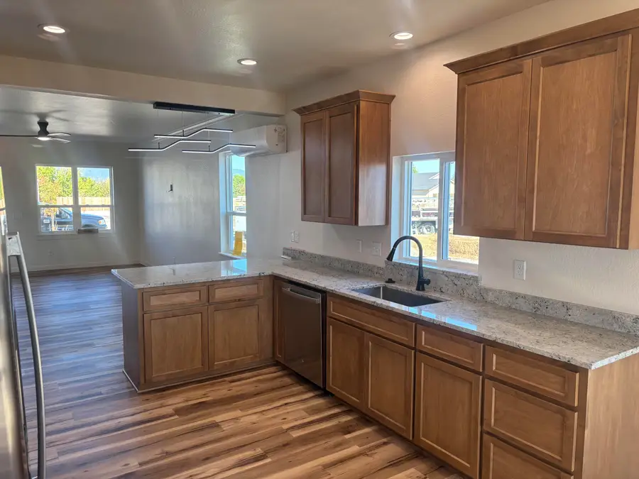 729 Dahl Place #5, Medford, OR 97501 - Image #2