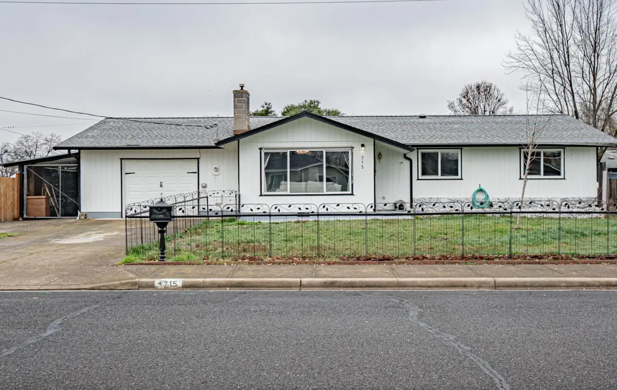 715 Ash Street, Central Point, OR 97502 - #1