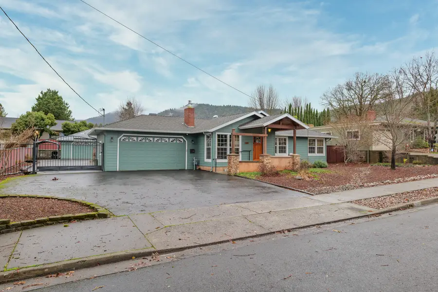 300 NE Mead Street, Grants Pass, OR 97526 - Image #2