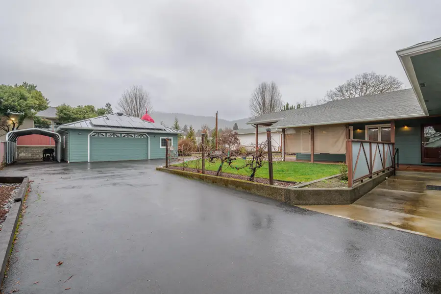 300 NE Mead Street, Grants Pass, OR 97526 - Image #3