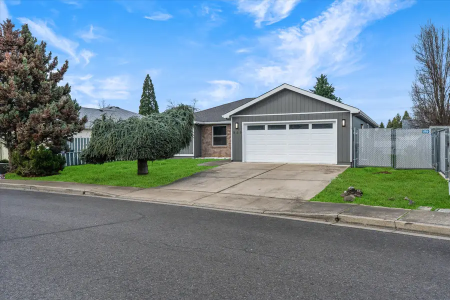 959 Westrop, Central Point, OR 97502 - Image #3