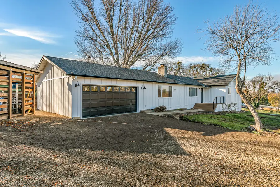 885 Mountain View Drive, Eagle Point, OR 97524 - Image #2