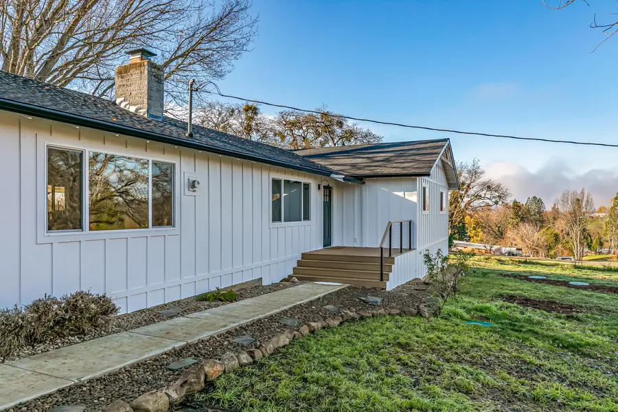 885 Mountain View Drive, Eagle Point, OR 97524 - Image #3