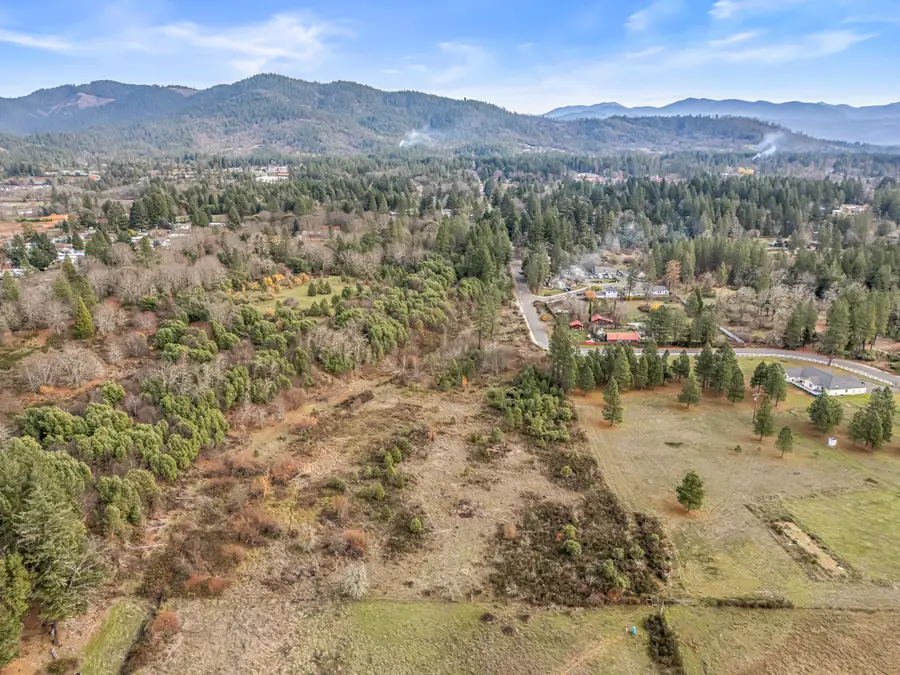 620 W River, Cave Junction, OR 97523 - Image #3