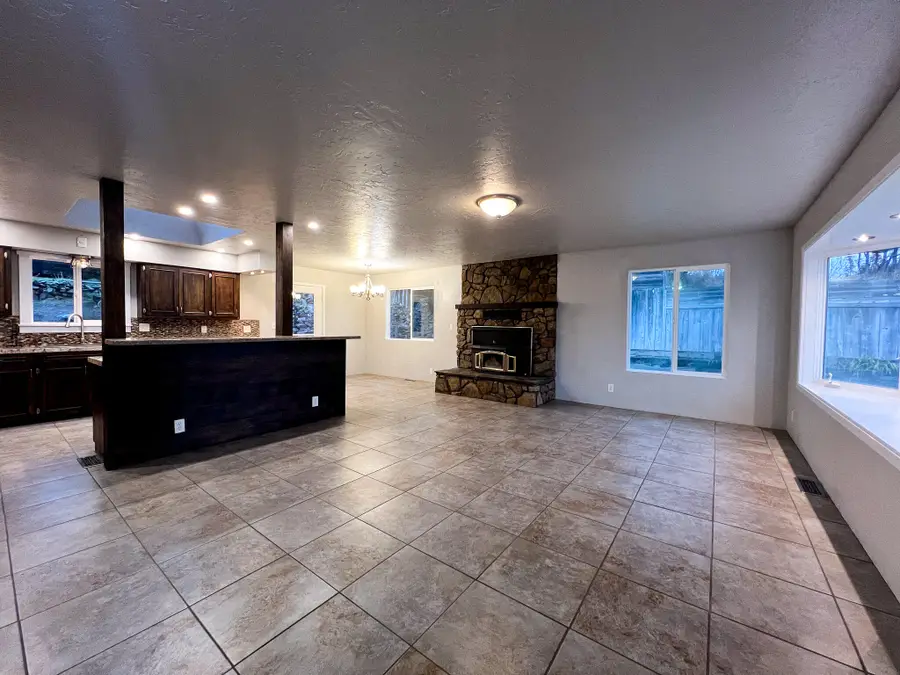 469 NW Charolais, John Day, OR 97845 - Image #3