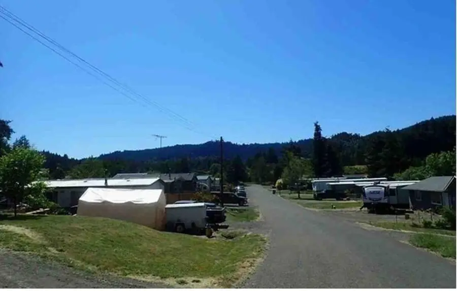 703 Main, Yoncalla, OR 97499 - Image #3