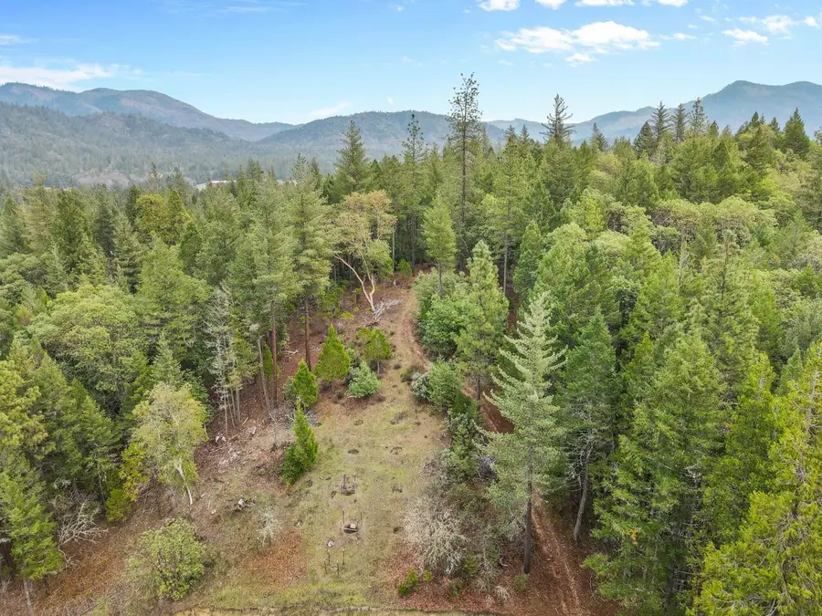 10100 W Evans Creek, Rogue River, OR 97537 - Image #2